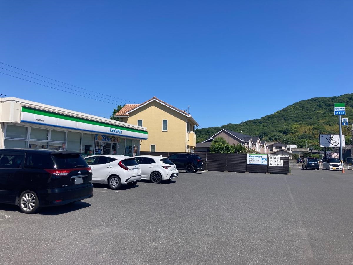 ファミリーマート岡山彦崎店まで約626m（徒歩8分／車で約2分）　急なお買い物に便利。惣菜・冷凍食品も充実！お忙しい中での奥様の時短に一役買ってくれそうです。
