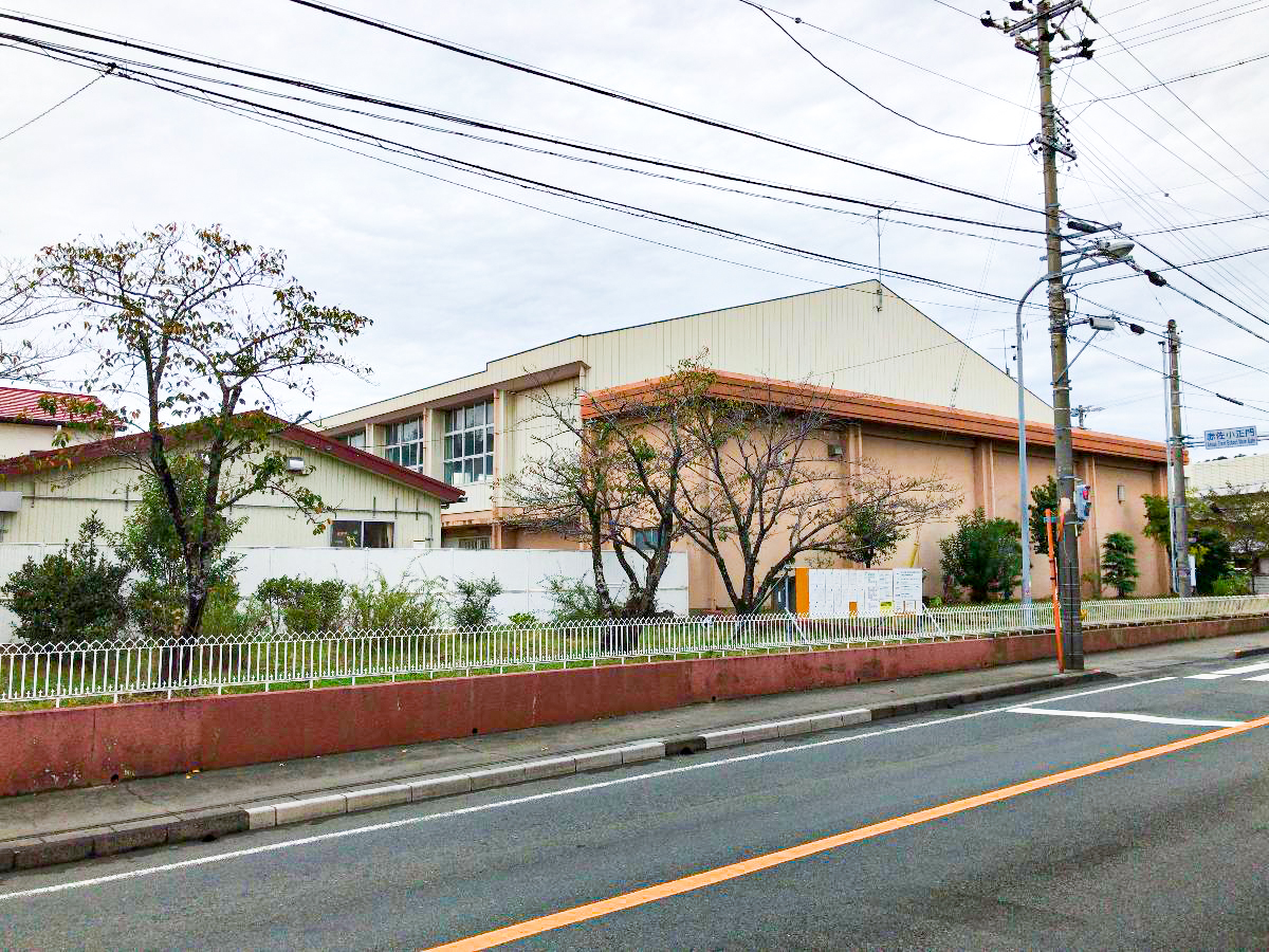 浜松市浜北区於呂 土地 赤佐小学校まで約1.4km（徒歩18分）　☆全校児童625名で19学級（プラス発達支援学級）で、「自ら学び、高め合う子」を目標に掲げています。