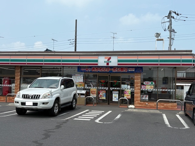 セブンイレブン筑西横島店まで約700m（徒歩9分）　徒歩１０分圏内で行けるセブン-イレブン