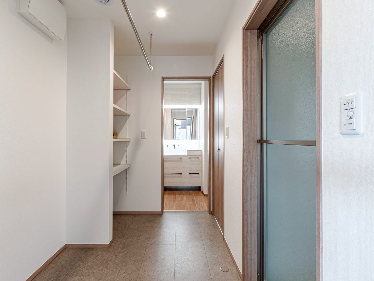 神栖市深芝南分譲住宅 モデルハウス 区画番号No.1 脱衣室です。洗面所と別々になっているので、混雑を避けられますね！