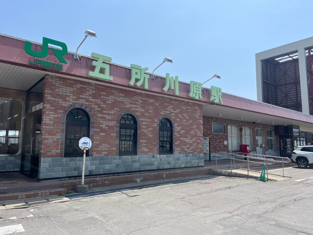 JR五所川原駅まで約1.8km（徒歩23分）　市内外へのアクセスがスムーズで通勤通学にも利用できます。津軽鉄道の津軽五所川原駅も隣接しています！