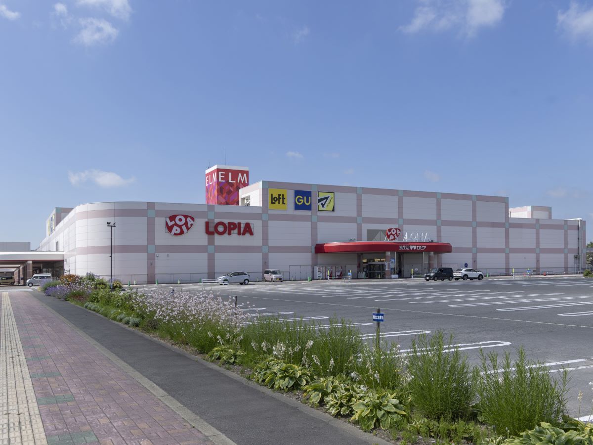 ELMまで約220m～310m（徒歩3分～4分）　100以上の店舗が集うショッピングセンターです。お仕事帰りの買い物から週末のご家族でのお出かけまでここに来れば一気に完結します。