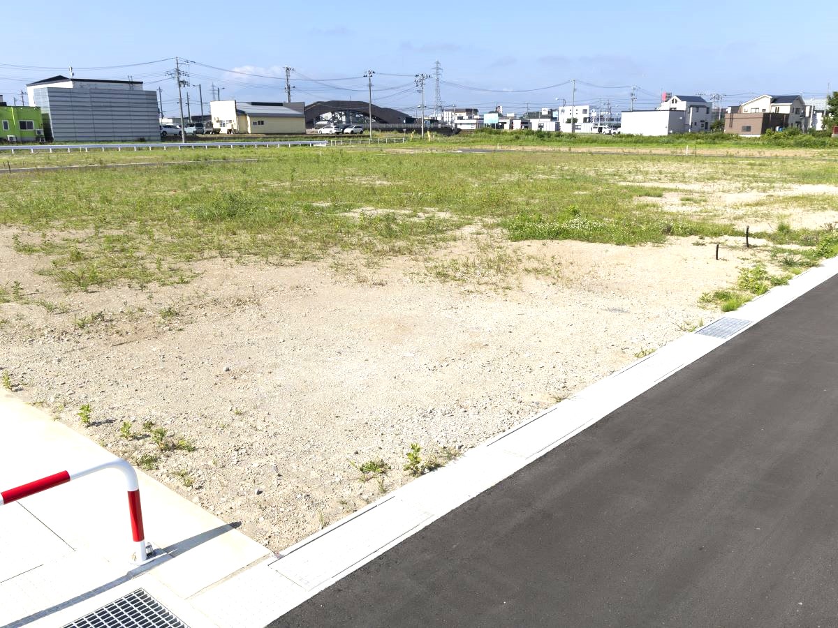 区画80、81　ショッピングセンターが近くてお買い物も安心です！　
