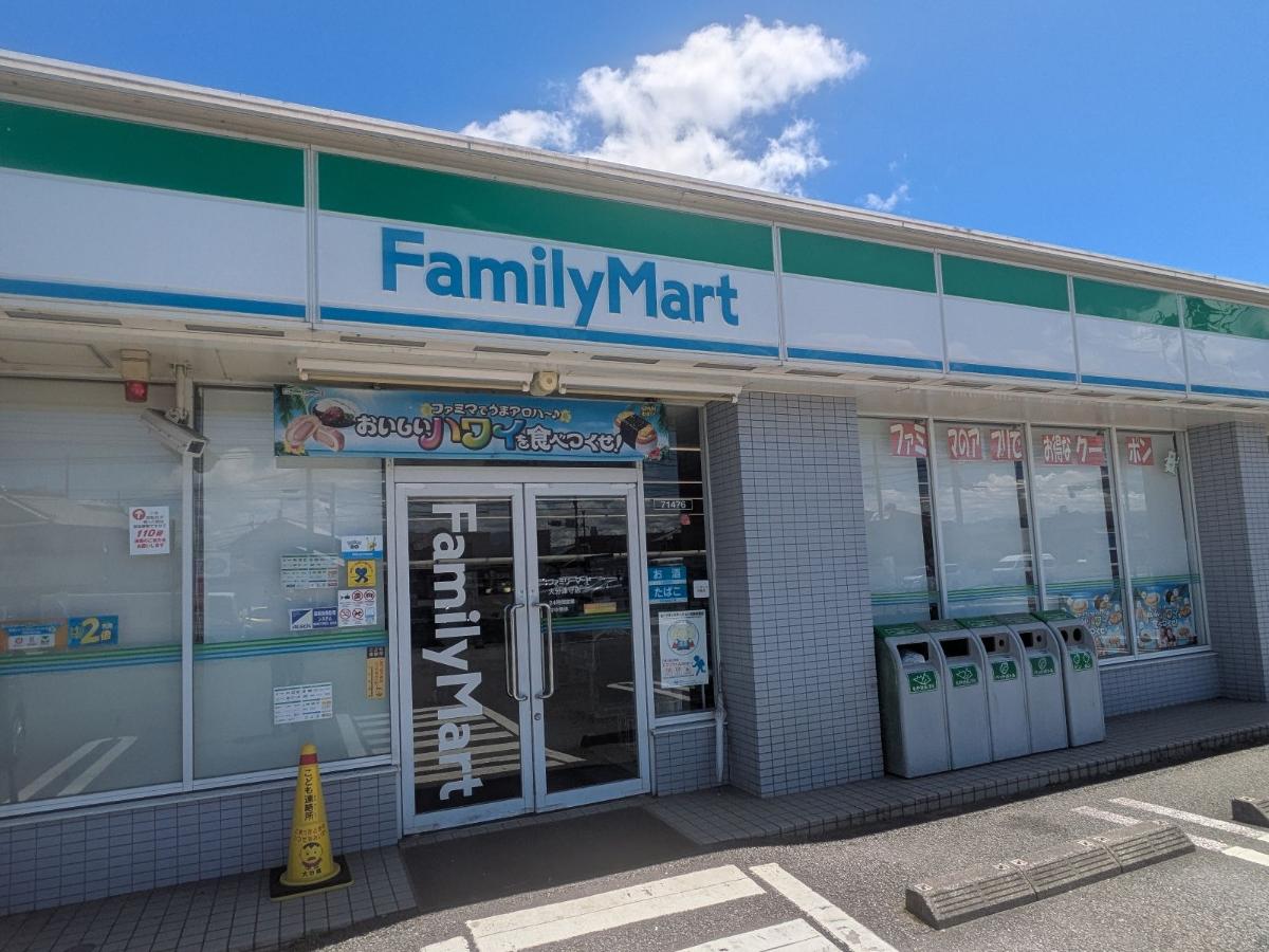 ファミリーマート大分津守店まで約460m　コンビニが徒歩圏内にあるのは便利ですね