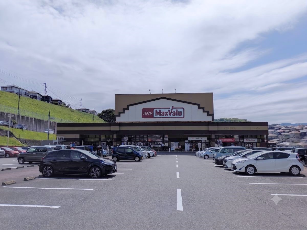 マックスバリュ 長与店まで約3.6km（車で約8分）　急な買い出しにも便利ですね。【営業時間】24時間営業