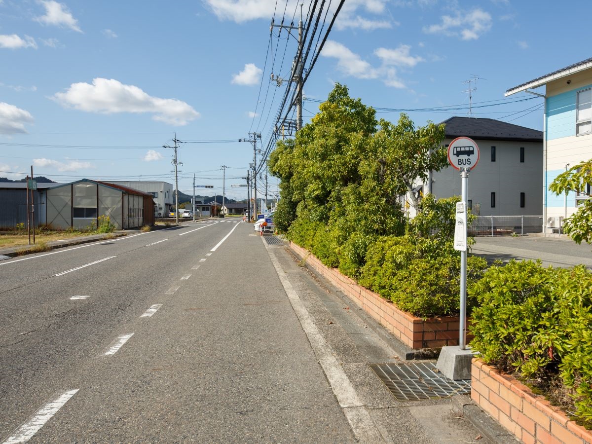 日ノ丸バス「土井叶中央」バス停まで約405m（徒歩6分）　鳥取駅まで乗り換えなし約17分でとても便利です。