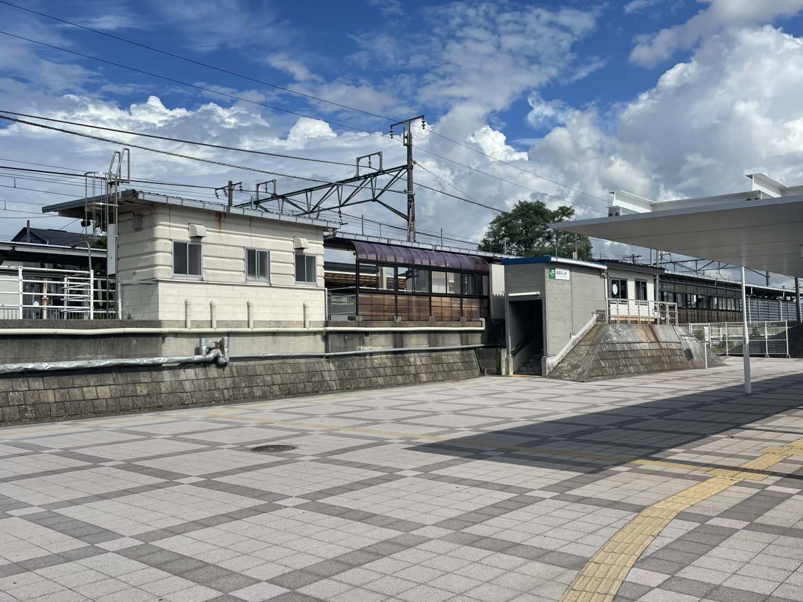 新潟市東区江南３丁目１－２ 土地 越後石山駅まで約1.8km（徒歩23分／車で約10分）　越後石山駅は新潟市東区石山にある、JR信越本線の駅です。信越本線のほか、JR磐越西線へ直通する列車も当駅に停車します。新潟駅までは約5分。駅の周辺は住宅街となっています。駅周辺にはドラッグストアやスーパーマーケットなどの商業施設があるため、日常の買物に便利です。また、駅からすぐの場所にはバス停が点在しており、周辺地域や市の中心部へ向かう路線バスが利用できます。