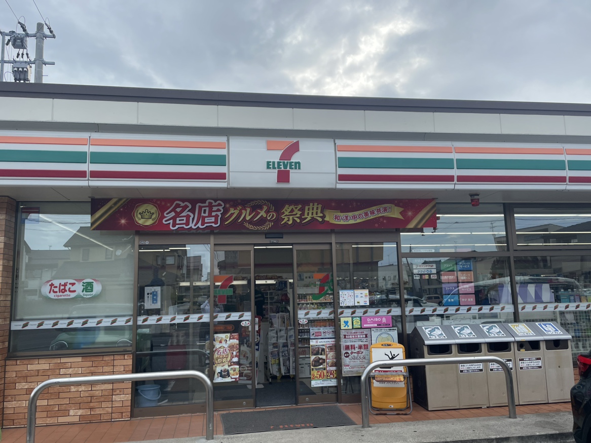 新潟市東区江南３丁目１－２ 土地 セブンイレブン東明２丁目店まで約750m（徒歩10分）　こちらのコンビニの特徴は、いつでもホットスナックが充実している所！「夕食にもう一品」そんな時の強い味方になってくれます。