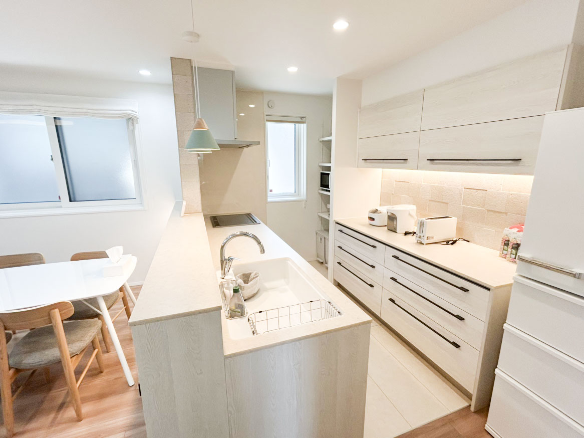 新潟市東区江南３丁目１－２ モデルハウス 区画番号No.1 耐震ロック機能の付いた、備え付けカップボード