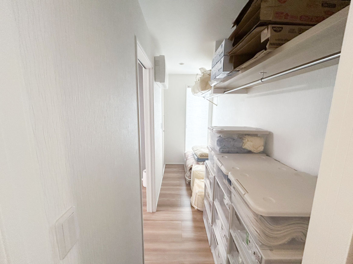 新潟市東区江南３丁目１－２ モデルハウス 区画番号No.1 家族のお洋服、荷物をまとめて収納できる大容量ウォークインクローゼット