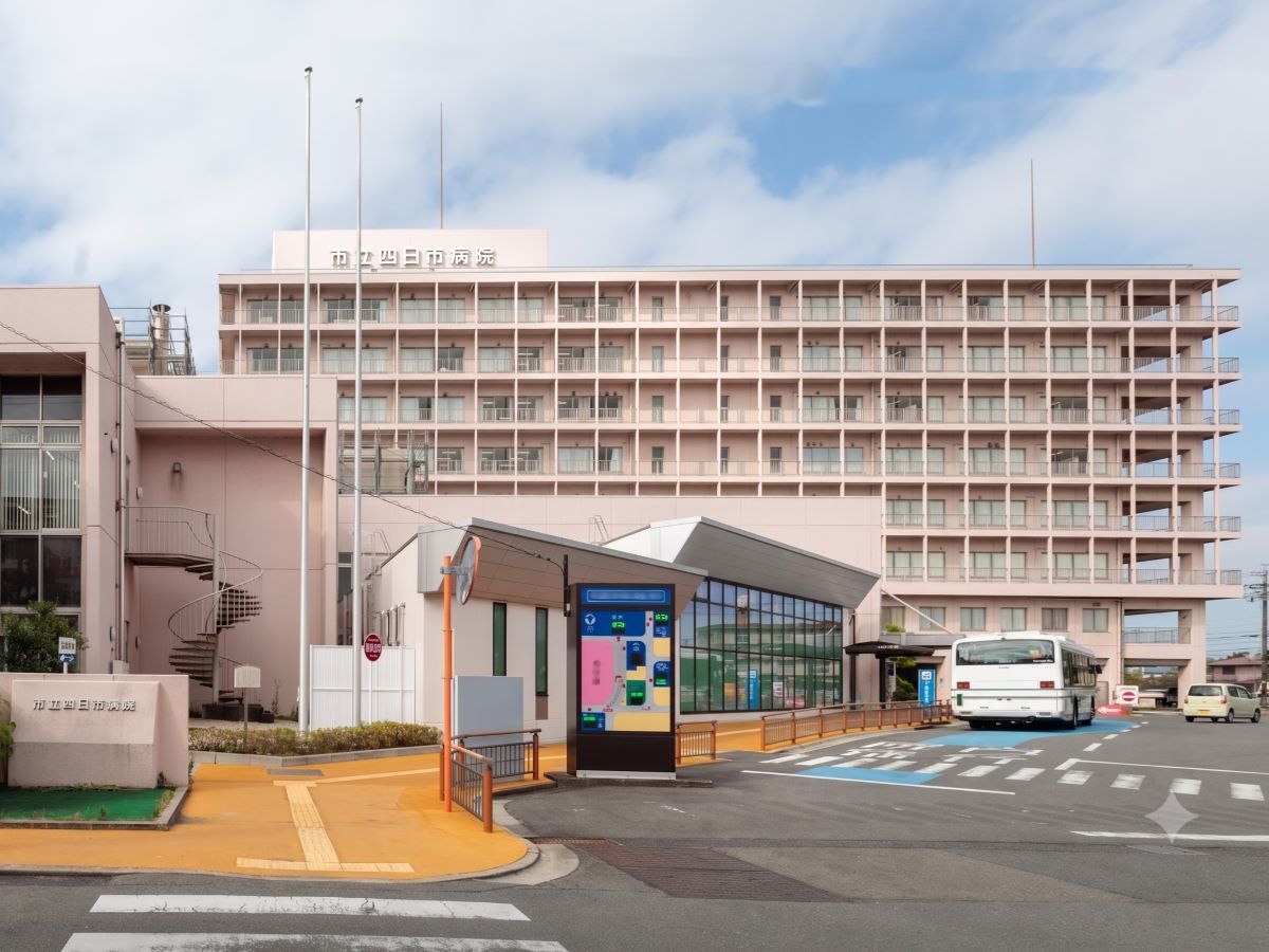 市立四日市病院まで約2.7km　四日市市の総合病院です！診療科目は28あり、高度な医療を提供する北勢地区の中核病院です。【受付時間】(内科・平日)8:30～11:30　※診療科によって受付・診療の曜日や時間が異なります。詳細は公式HP①尾ご確認ください。