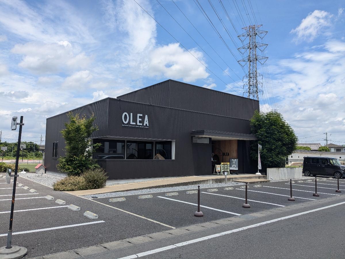OLEAまで約2.6km（車で約5分）　小山市の方に愛されているパン屋さんです。（ドッグランやキッズスペース完備）