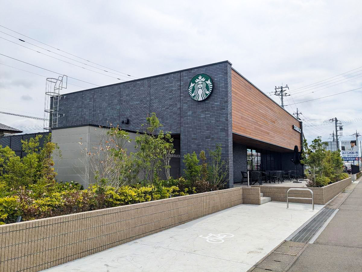 スターバックスコーヒー小山雨ケ谷店まで約1.6km（車で約4分）　2025年2月末にオープンしました。