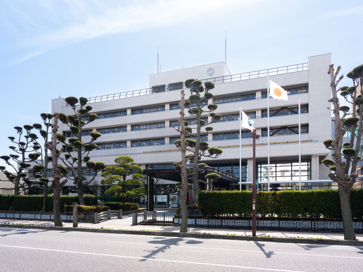 新居浜市役所まで約1km（徒歩13分）　市役所も近いです！