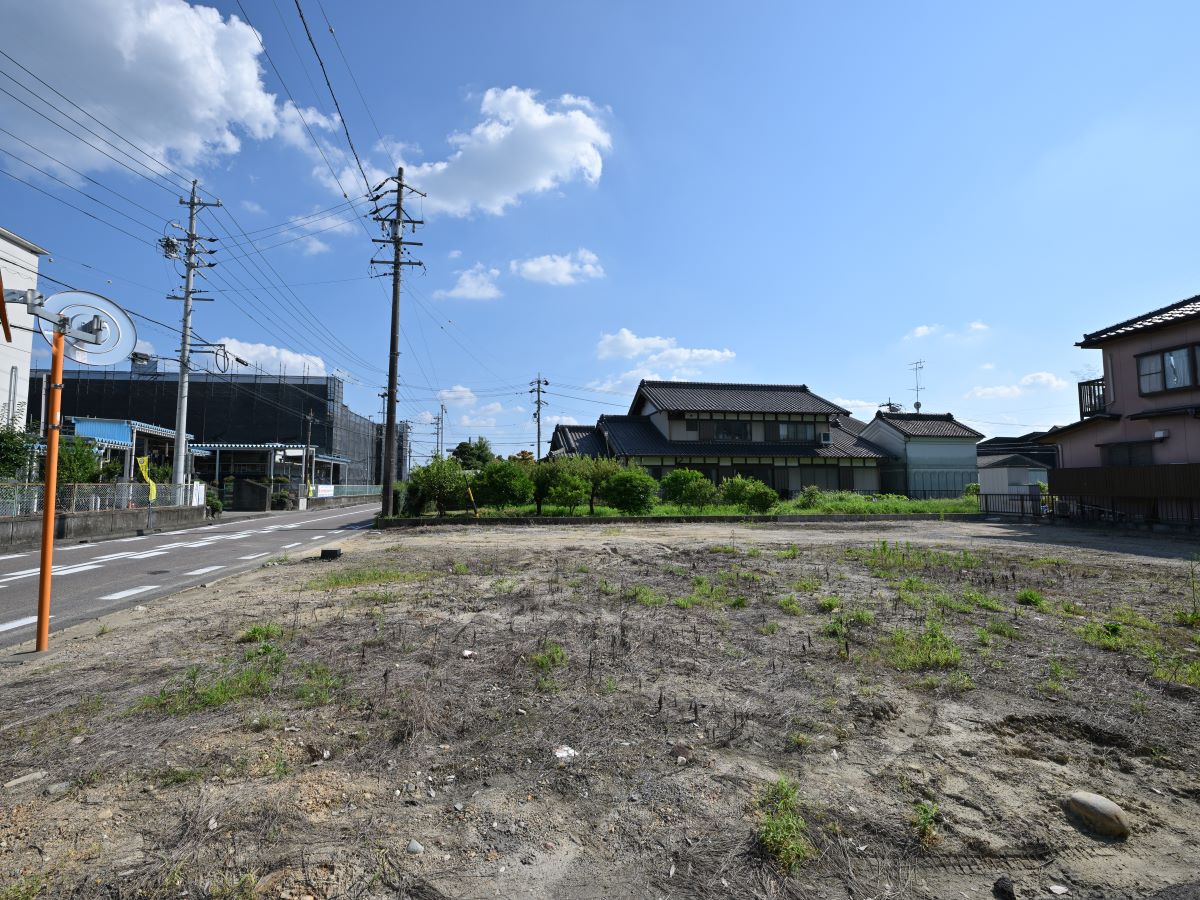 区画B：213.48㎡(64.57坪)　2方向が道路で開放感もあります！　