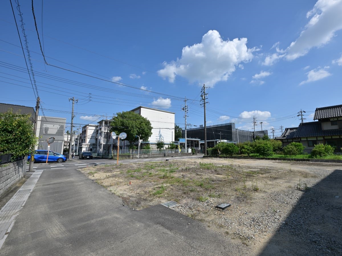 区画A、B前面道路　現地の様子を実際に確認しませんか？ご見学予約お待ちしております♪　