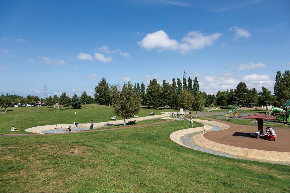 紅葉山南公園まで約500m（徒歩7分）　テニスコートやパークゴルフ場もあります！