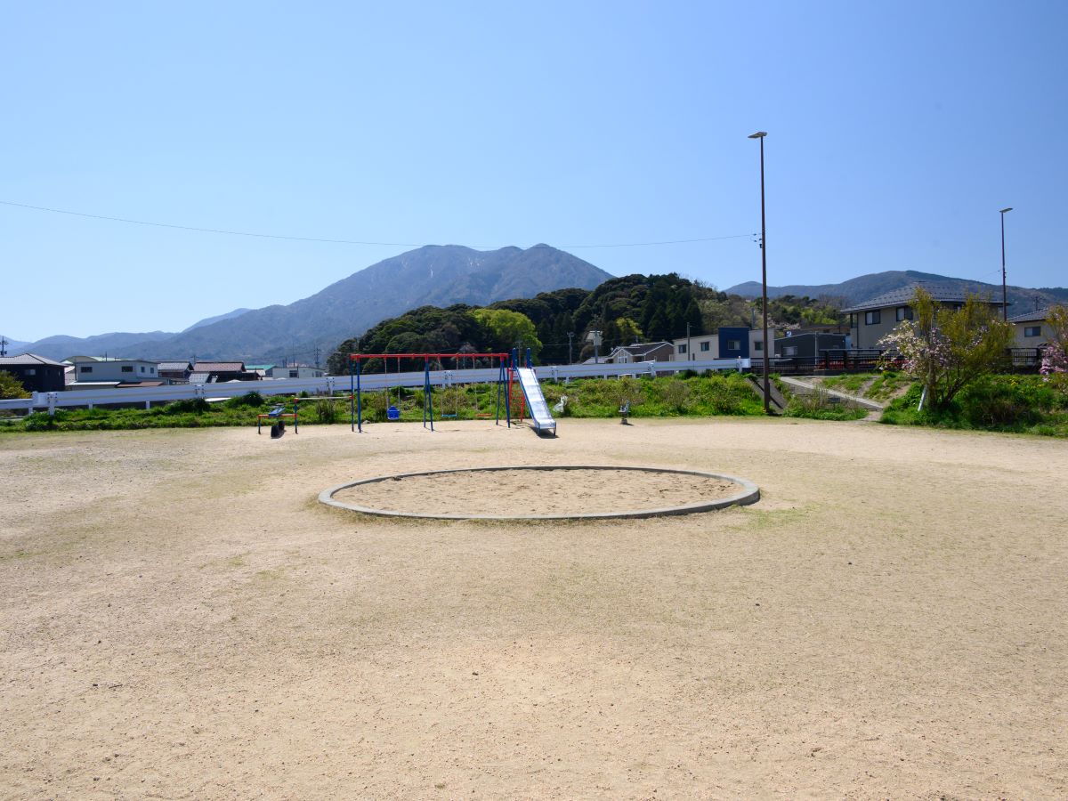 萩野町笠保公園まで約480m～530m（徒歩6分～7分）　地域の子どもたちの安全安心な遊び場や周辺住民のいこいの場となるよう、地域の人々によって清掃や遊具点検が行われています。お散歩をしながら公園に来るのも良いですね！