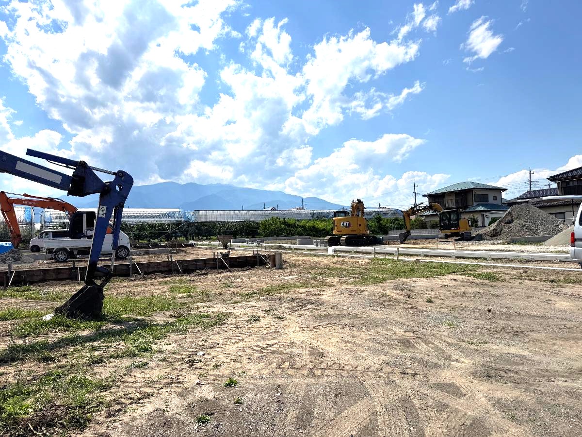 甲府市方面へのアクセスが良好で毎日の通勤も快適です。(分譲地北側)　