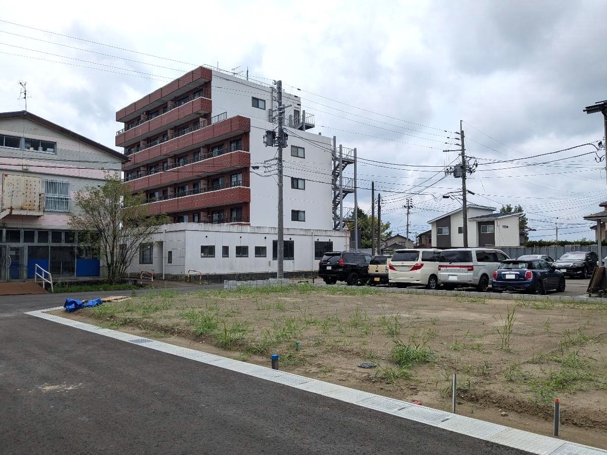 区画7：213.28㎡（64.51坪）　2方向が道路に面した角地です！日当たりや風通しが良さそうですね！　