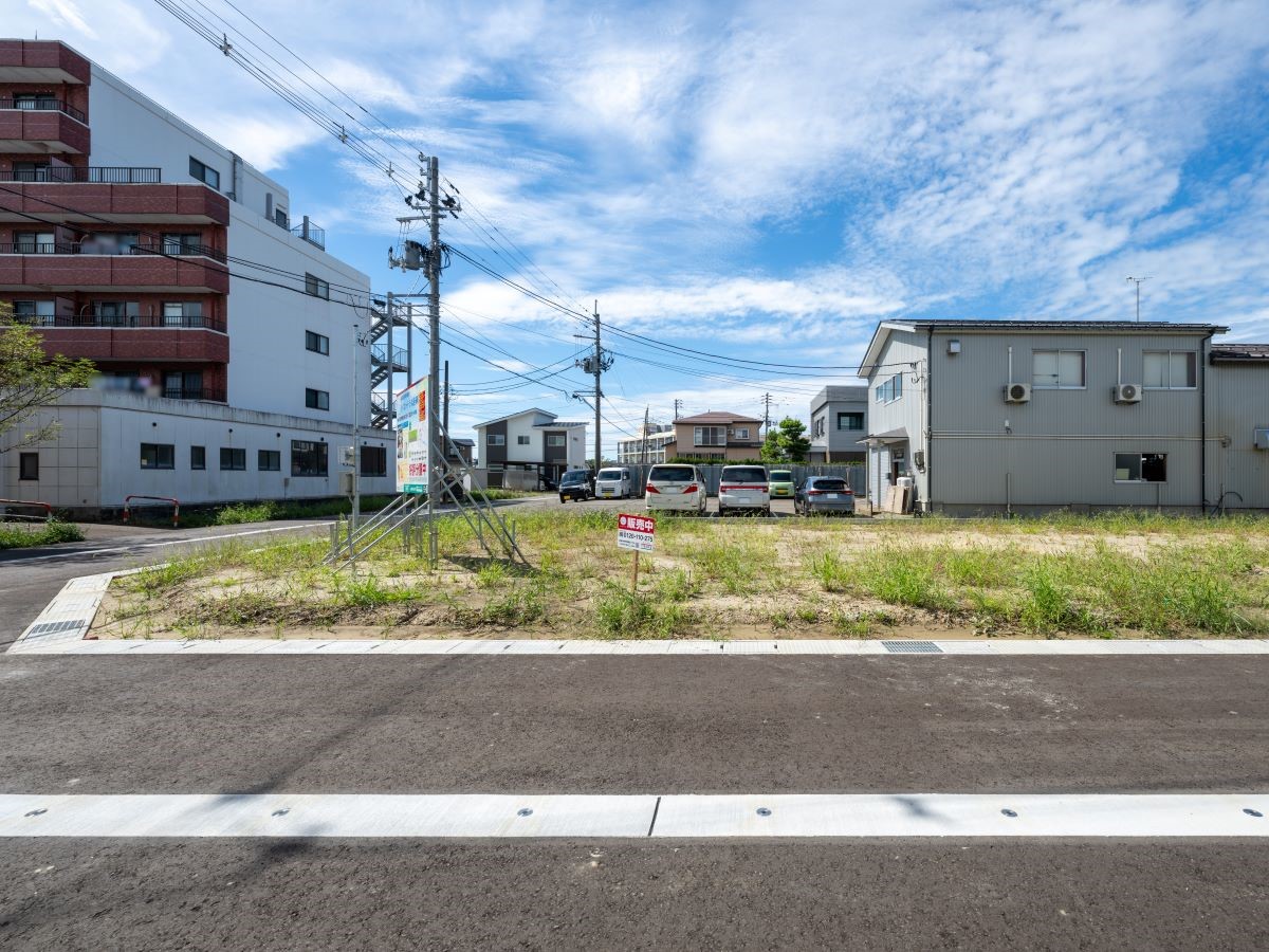 区画7：213.28㎡（64.51坪）　2方向が道路に面した角地です！日当たりや風通しが良さそうですね！　