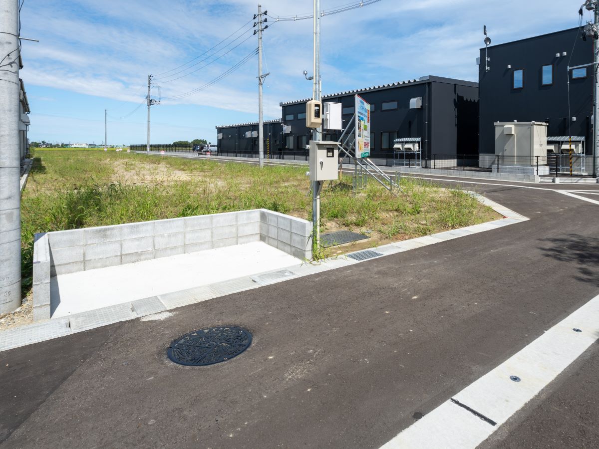 ごみ置き場が分譲地南側にあるので、スムーズにゴミ出しができます！　