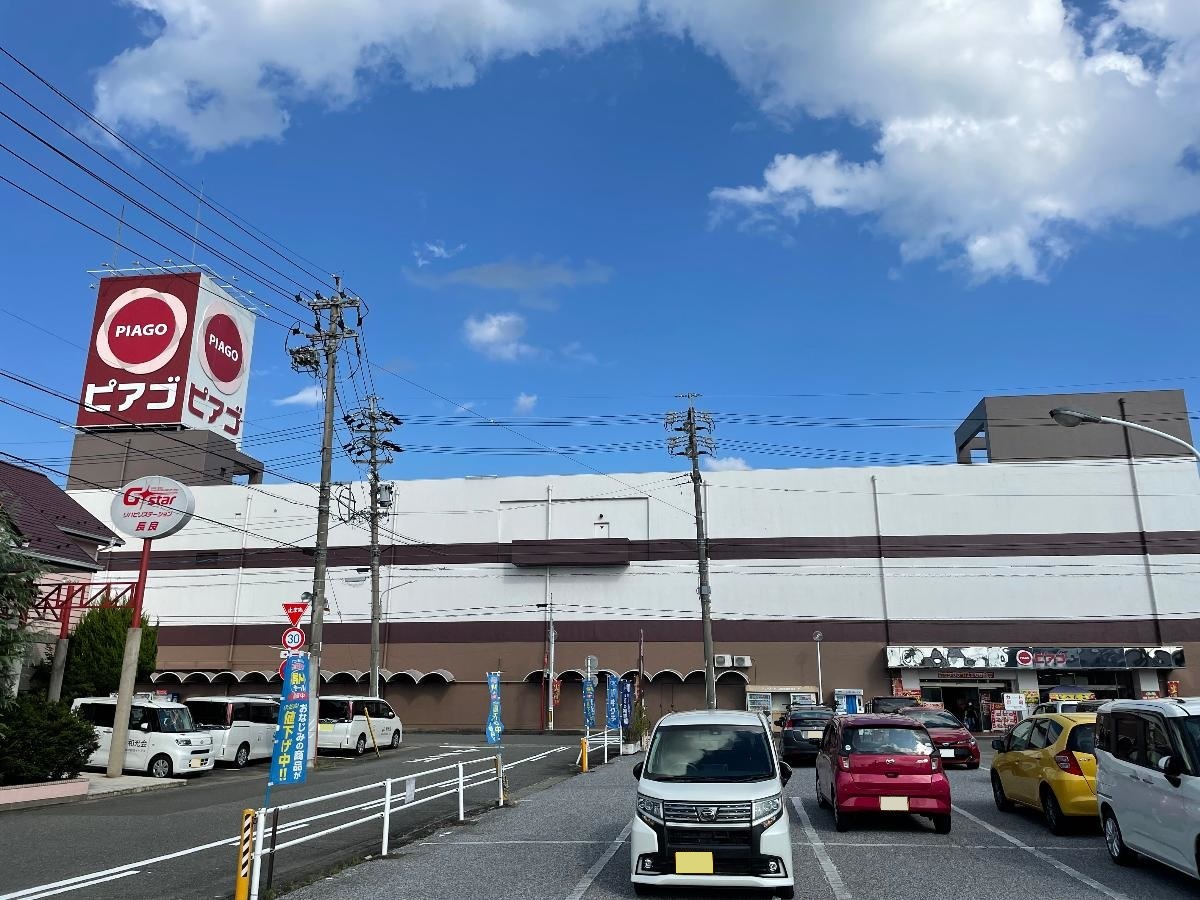 ピアゴ長良店まで約1.2km（車で約4分）　近くにスーパーがあるととってもお買い物が便利ですね。／営業時間：9時～21時