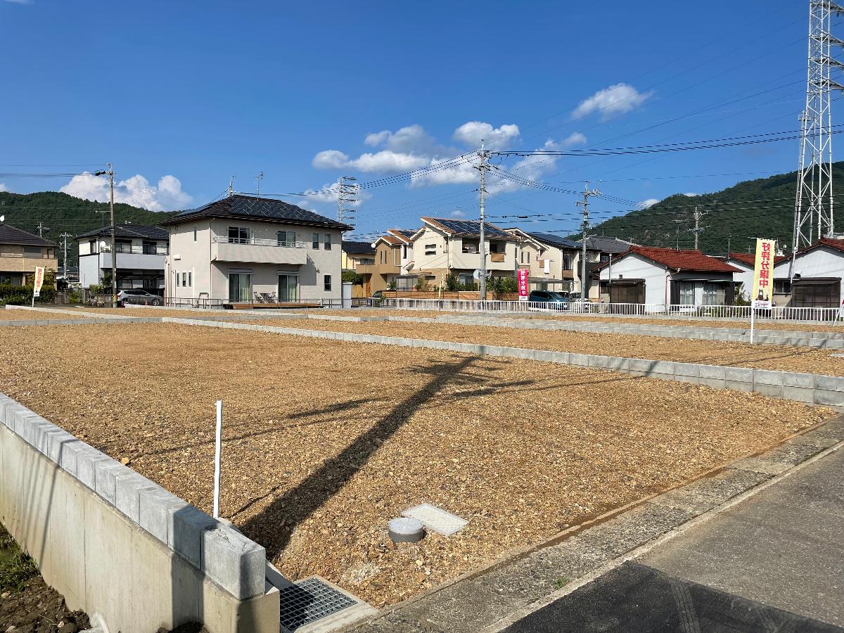 区画B、C　公園まで徒歩5分なので、お子様とお散歩をしながら遊びに行くのも良いですね！　