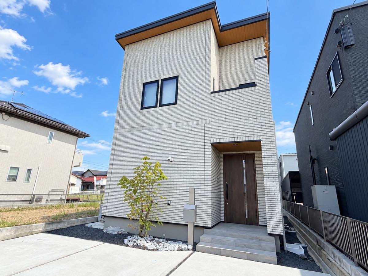 イイコトテラス　岐阜市上土居 モデルハウス 区画番号No.F 屋根一体型ソーラーパネルはスッキリとしたデザインです！
