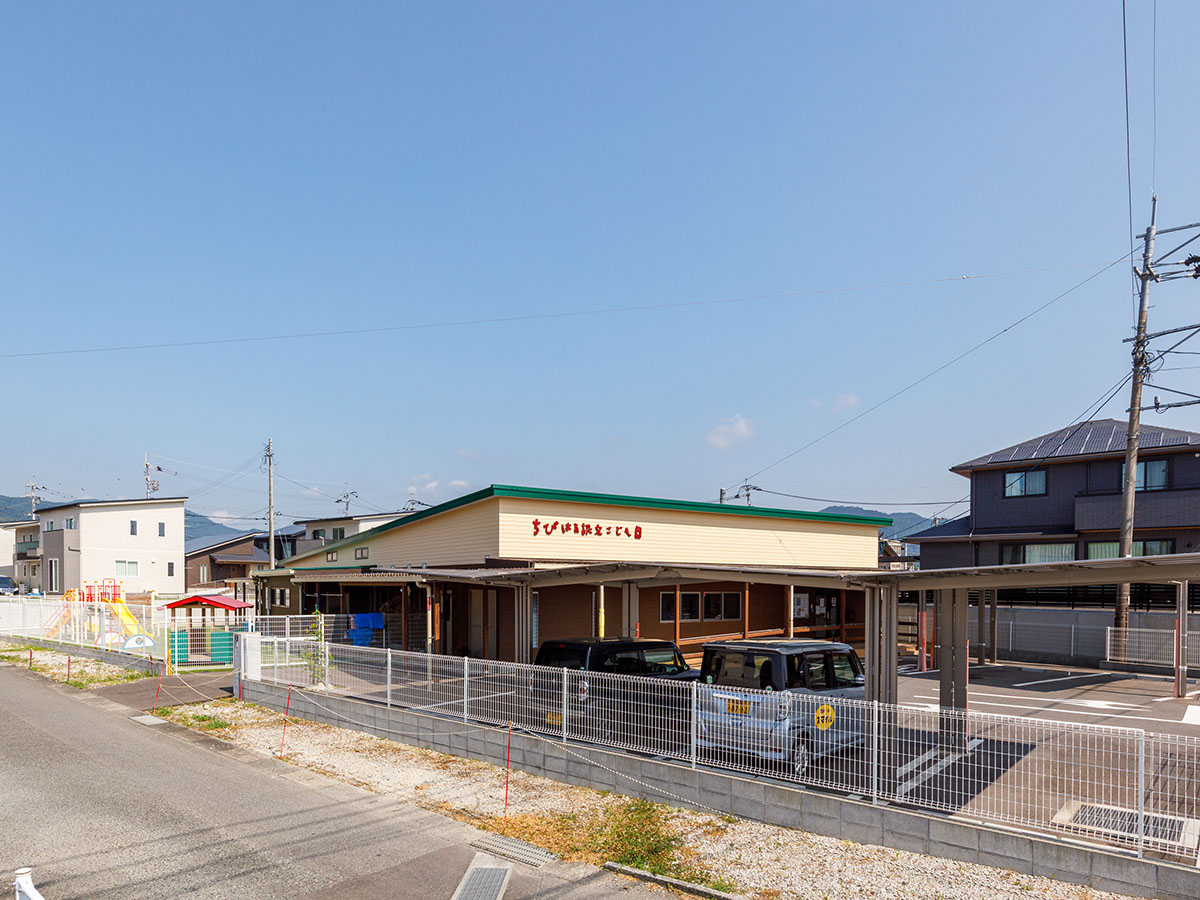 ちびはる認定こども園まで約50m（徒歩1分）　こども園が近く、送迎がスムーズにできます！