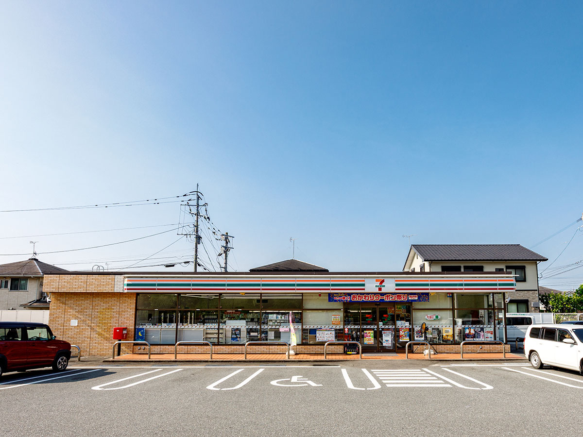 セブン-イレブン　鳥栖弥生が丘２丁目店まで約500m（徒歩7分）　コンビニが近いと、急なお買い物も安心ですね。