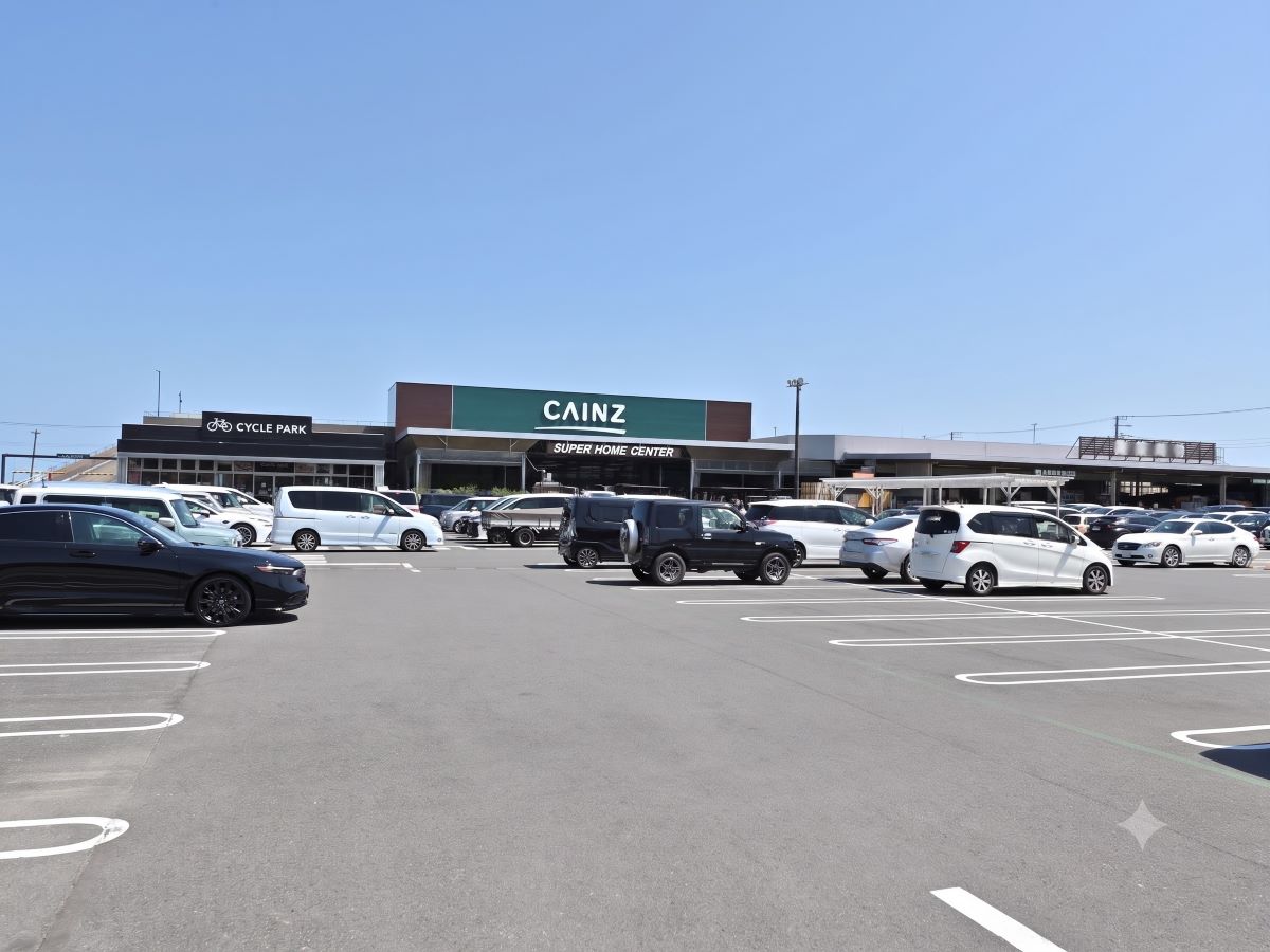 カインズ 東金店まで約1.2km（徒歩15分／車で約4分）　ガーデニング、資材、ペット用品、事務用品など販売しており、見ているだけで楽しめますね。