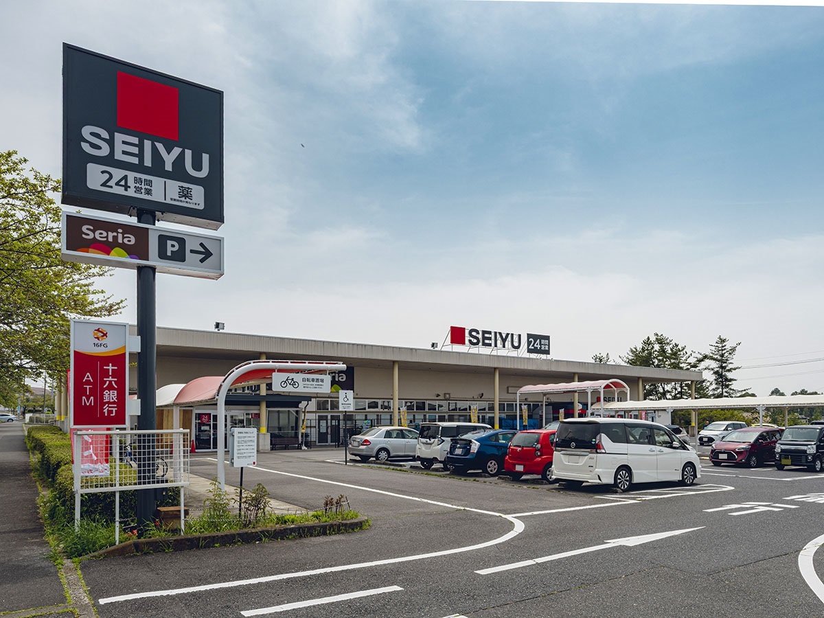 西友 桜ヶ丘店まで約3.2km～3.3km（車で約7分）　24時間営業の大型スーパー！食料品・酒類・日用品などがそろう大型スーパーです。お仕事帰りのお買い物や急用での買い足しに非常に便利です☆