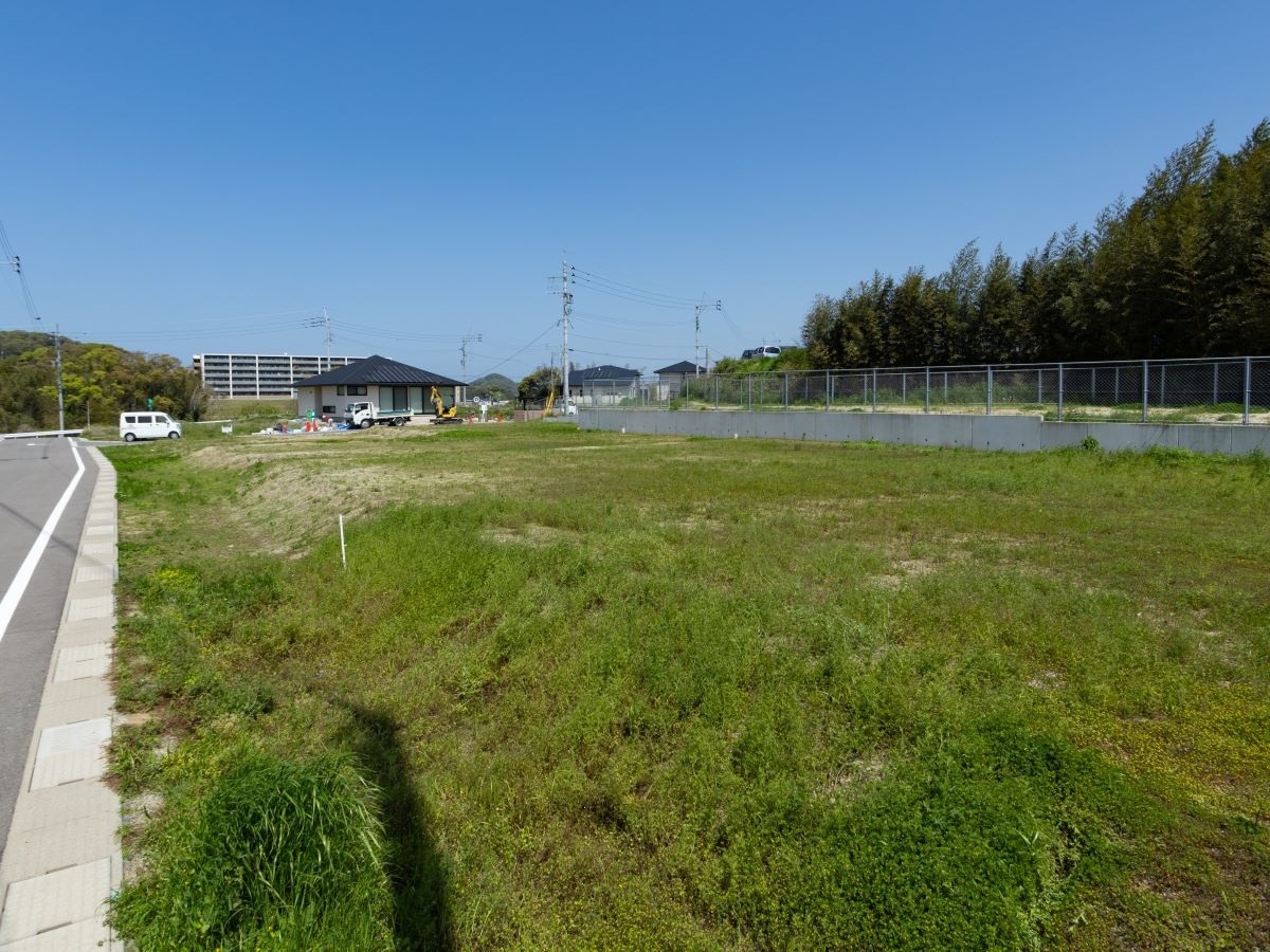 全区画74坪以上の土地なので、BBQなどができるお庭を取り入れるのも良いですね！(区画1-3，1-4、1-5，2-1)　