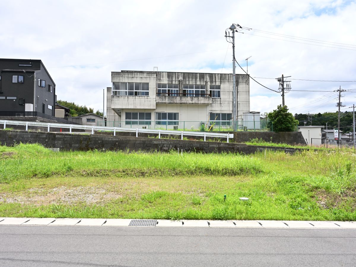 区画7：214.30㎡（64.82坪）　館山自動車道 君津ICが車で約7分！遠出もスムーズですね！　