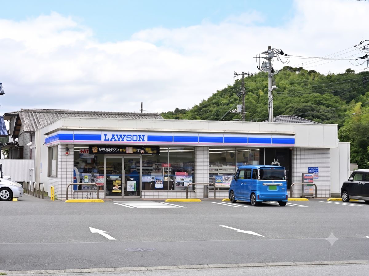 ローソンH君津宮下一丁目店まで約550m～620m（徒歩7分～8分）　ちょっとしたお買い物など近くにコンビニがあるととても便利ですよね。【営業時間】24時間営業