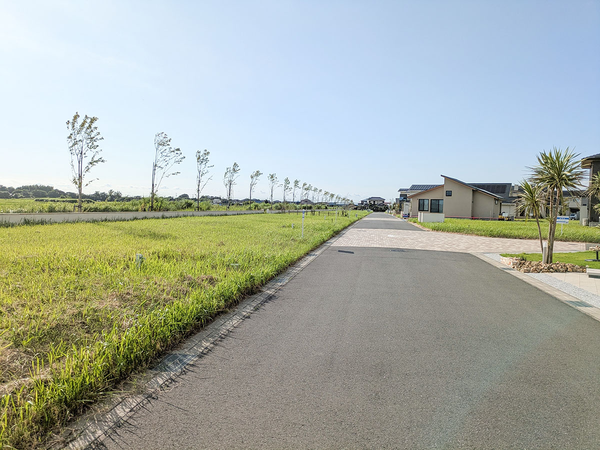 心安らぐ静かな時間が流れる住環境でありながら、幹線道路へ出やすく、お車での移動も快適です。　