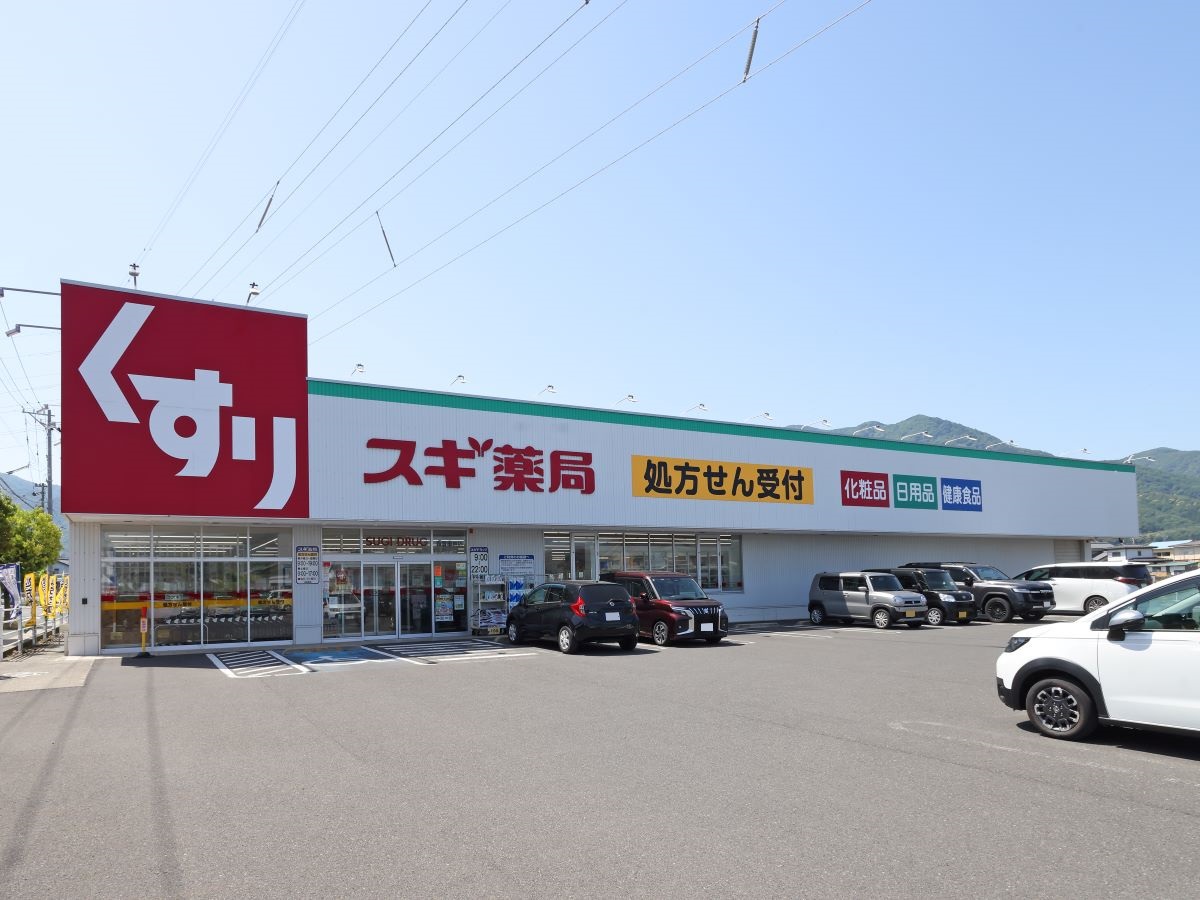 スギ薬局 敦賀櫛林店まで約687m（車で約3分）　駐車場が広く、日用消耗品などの買いだめにとても役立つお店です。
