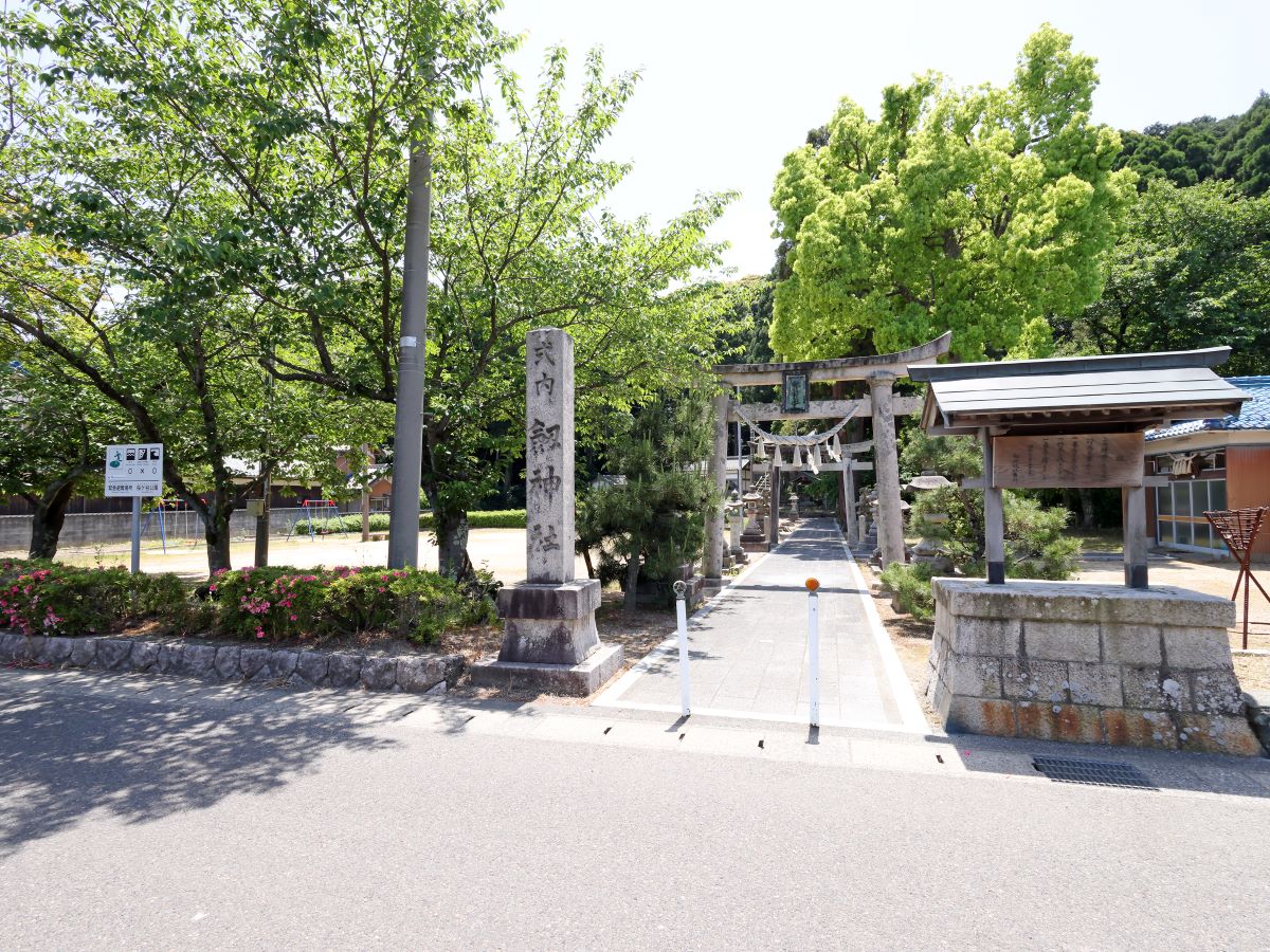 桜ヶ谷公園まで約687m（徒歩9分）　春には綺麗な桜が咲き、すべり台などの遊具や、子どもたちが走り回れる広場が整っています。