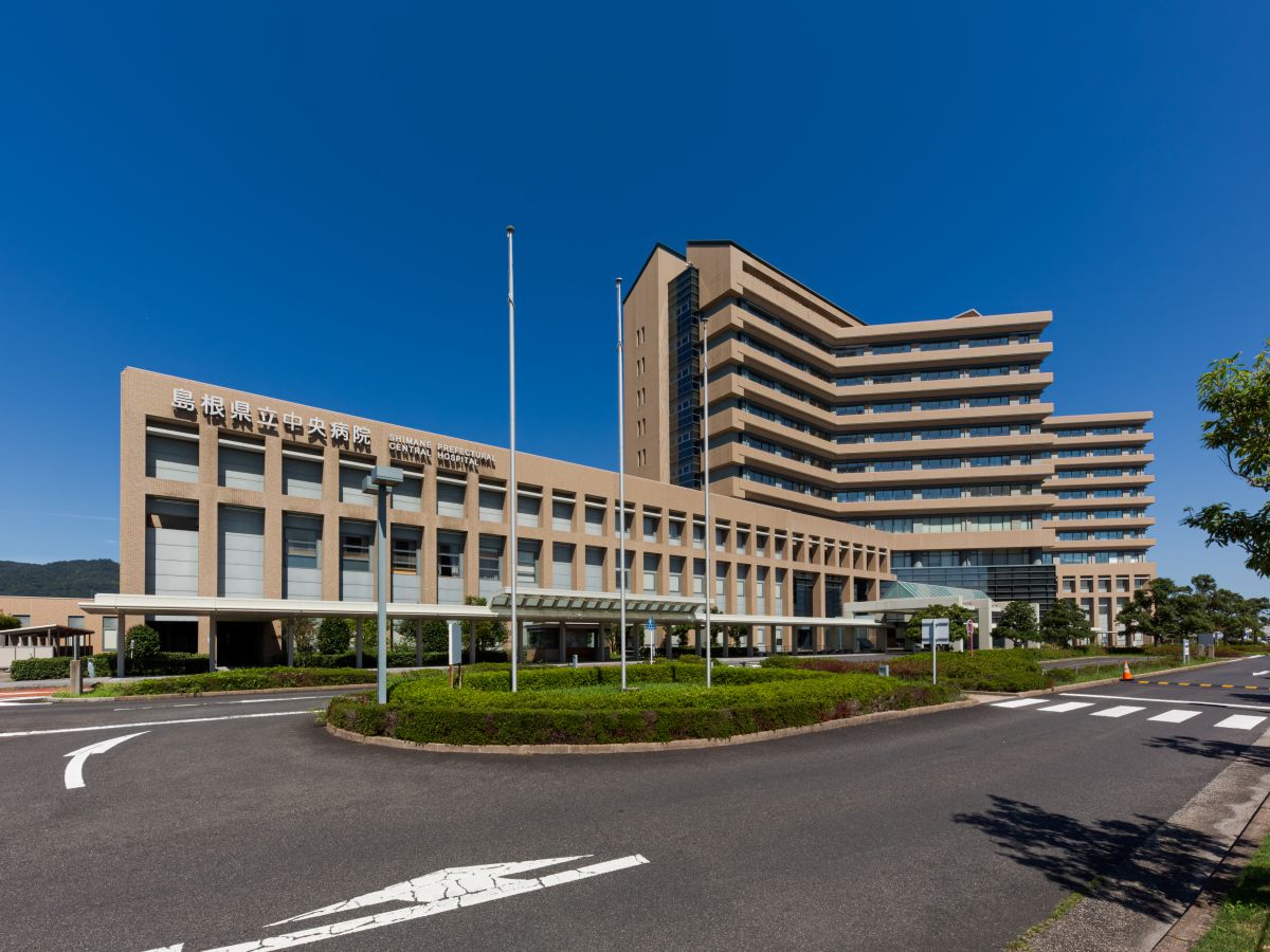 島根県立中央病院まで約610m～630m（徒歩8分）　島根県出雲市にある、高度で専門的な医療を担う県の基幹的病院です。近くにあると、いざという時も安心ですね。