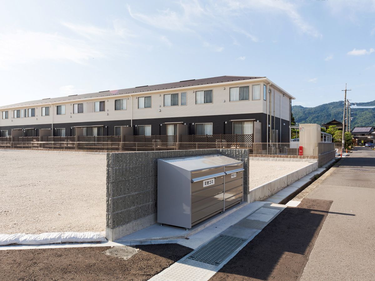 ごみ置き場はBOXが設置されていて、衛生的です☆　