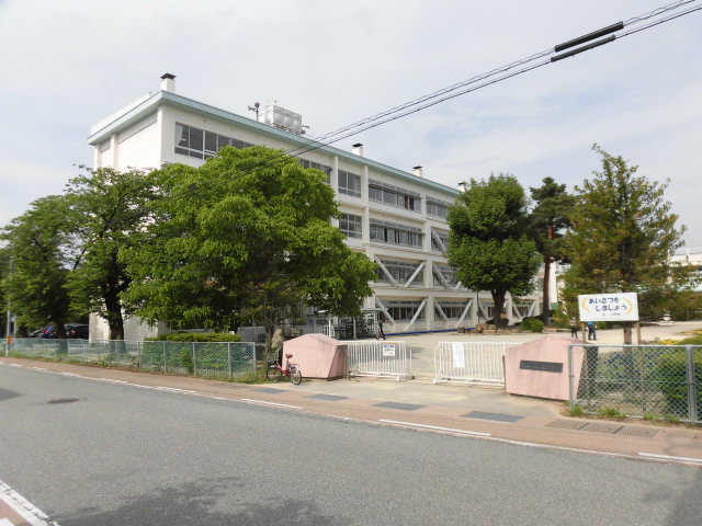 高山市下岡本町 モデルハウス 北小学校まで約1.5km（徒歩19分）　「心ゆたかにたくましく生きる子」という目標のもと、たくさんの児童が通っています。