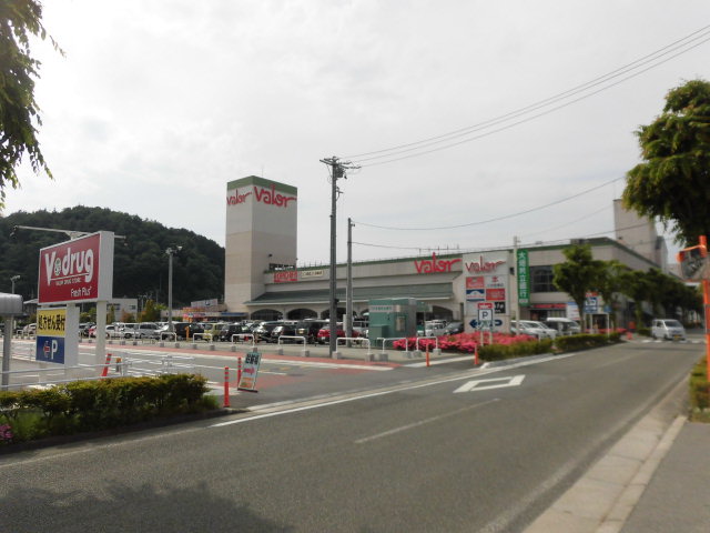 高山市下岡本町 モデルハウス バロー高山店まで約1.4km（徒歩18分）　ここで大体のものが揃う大型ショッピングセンターです。