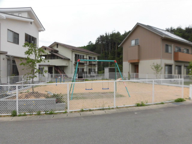 高山市下岡本町 モデルハウス 公園まで約70m（徒歩1分）　死角がないので安心して遊ばせることができます。