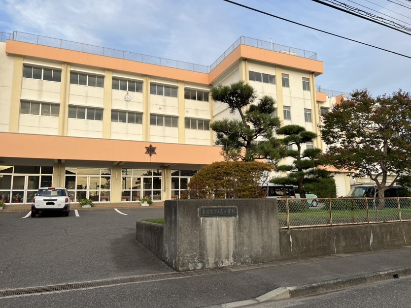 新潟市東区石山２丁目 モデルハウス 新潟市立江南小学校まで約1.5km（徒歩19分／車で約5分）　昭和57年創立。人気の小学校区。