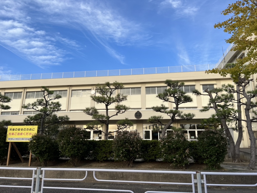 新潟市東区石山２丁目 モデルハウス 新潟市立南中野山小学校まで約1.4km（徒歩18分／車で約3分）　昭和54年創立。人気の小学校区。
