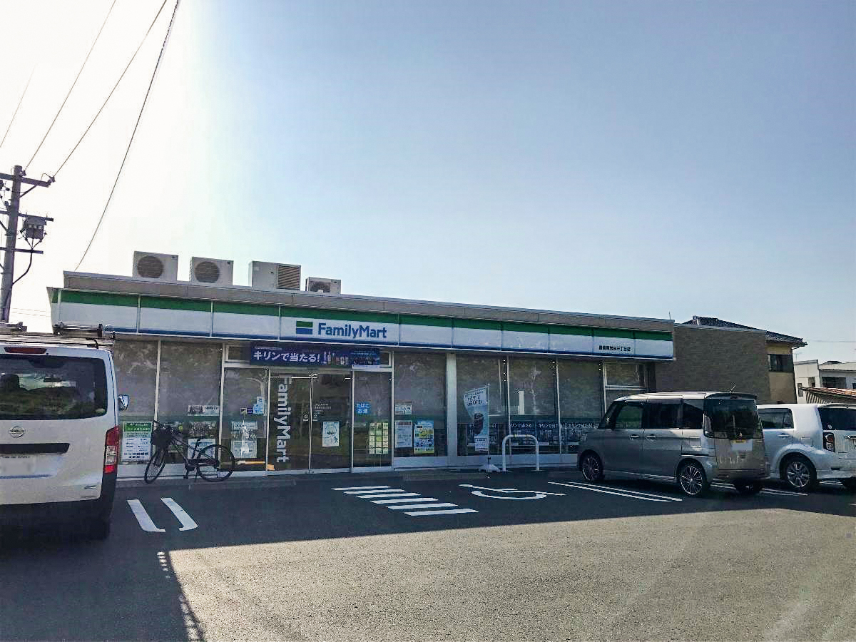 豊橋市東岩田４丁目 土地 ファミリーマート東岩田3丁目店　まで約400m～440m（徒歩5分～6分）　24時間営業　最近ではチルド惣菜が人気のファミリーマート。公共料金の支払いやＡＴＭコーナーがあり暮らしに便利です。