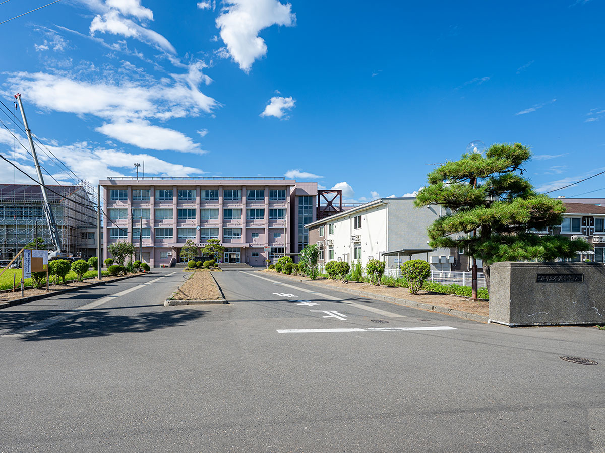 三条市立本成寺中学校まで約1.5km 本成寺中学校まで徒歩19分で行けます。