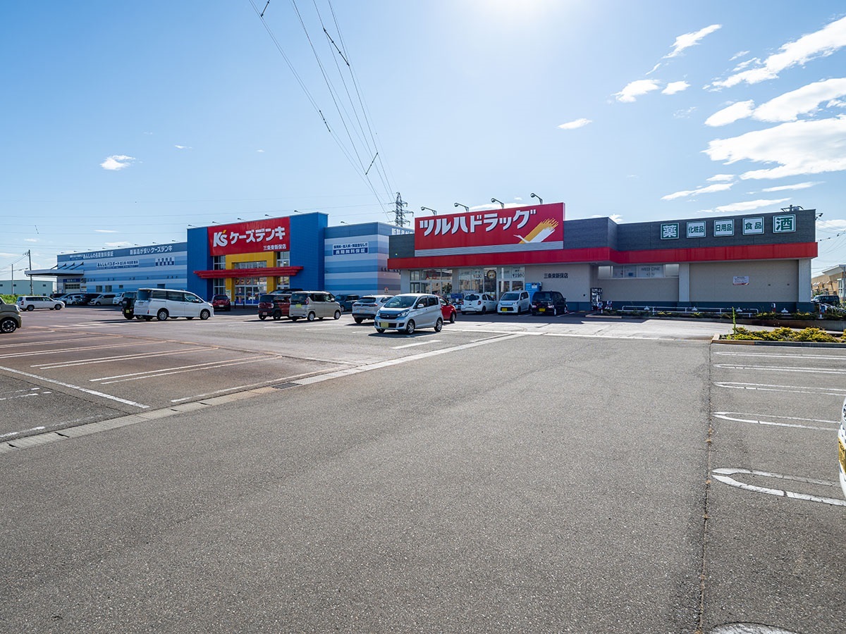 ケーズデンキ 三条東新保店まで約550m（徒歩7分）　徒歩圏内で、夜19時30分まで営業しています。