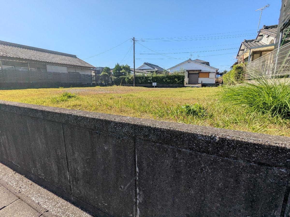 東側道路から撮影した現地写真です。　